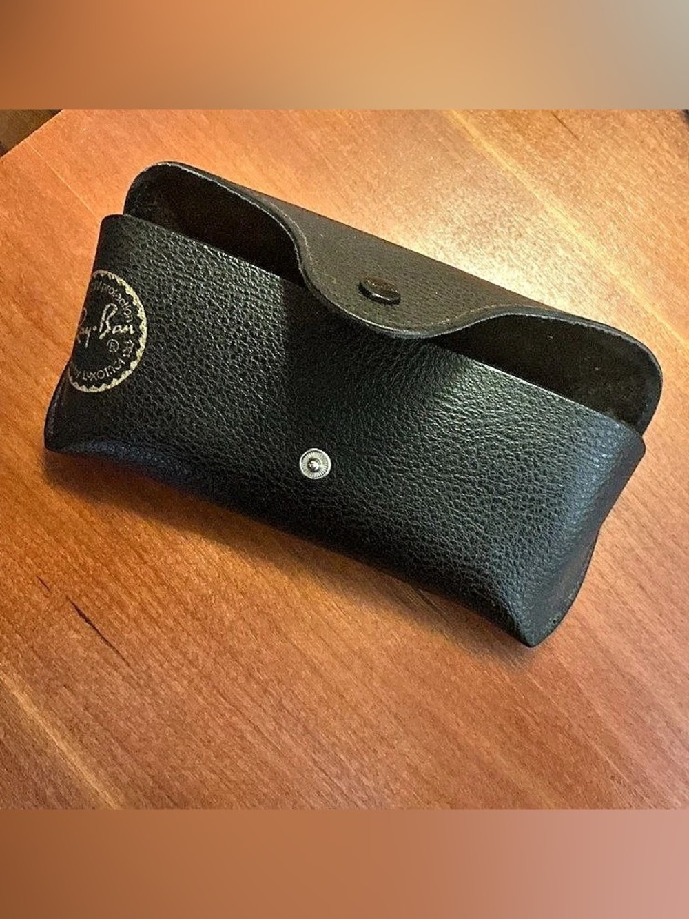 Ray-Ban Leather Hard Clamshell Sunglasses Case in Black